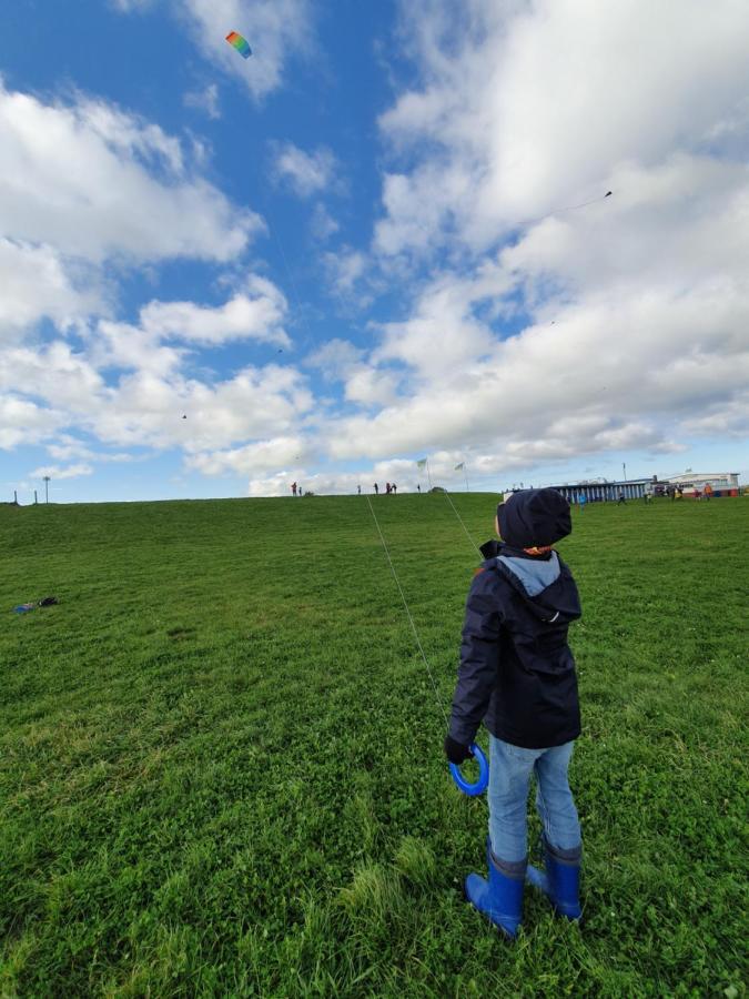 Ferienhaus An Der Nordsee - Familienfreundlich, Gut Ausgestattet & Viel Platz Butjadingen Bagian luar foto